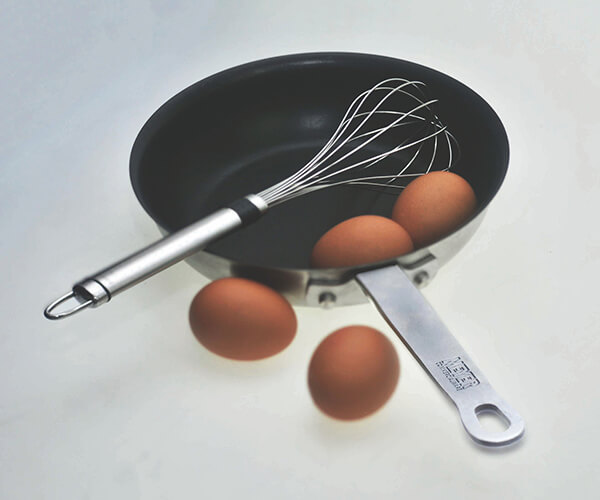 Commercial Kitchen Debate: Stainless Steel vs. Non-Stick Pans
